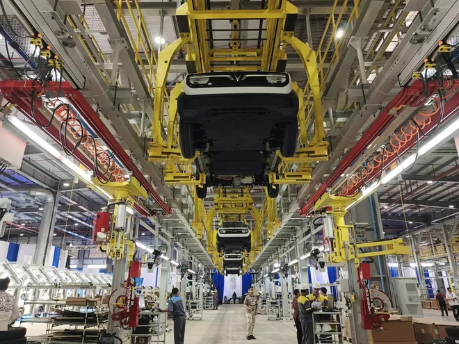 Bên trong nhà máy hơn 26.000 tỷ đồng của VinFast tại Indonesia: Tràn ngập VF 3, sẽ sản xuất VF 5, VF 6, VF 7, có thể thêm cả Limo Green năm sau- Ảnh 4. Bên trong nhà máy hơn 26.000 tỷ đồng của VinFast tại Indonesia: Tràn ngập VF 3, sẽ sản xuất VF 5, VF 6, VF 7, có thể thêm cả Limo Green năm sau- Ảnh 4.