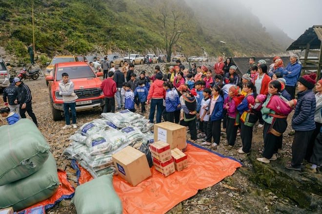Ford Ranger vượt địa h&igrave;nh &lsquo;kh&ocirc;ng cho ph&eacute;p sự chủ quan&rsquo;, tới Cao Bằng hỗ trợ người d&acirc;n gặp kh&oacute; khăn- Ảnh 18.