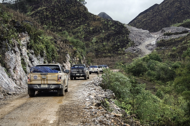 Ford Ranger vượt địa h&igrave;nh &lsquo;kh&ocirc;ng cho ph&eacute;p sự chủ quan&rsquo;, tới Cao Bằng hỗ trợ người d&acirc;n gặp kh&oacute; khăn- Ảnh 12.