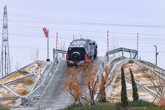 Tôi sang Trung Quốc trải nghiệm đường đua khổng lồ phủ trong tuyết dày của BYD: Leo dốc cát, bơi trong nước, nghiêng 30 độ đều trong ‘1 nốt nhạc’- Ảnh 22.