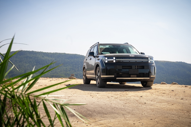 Bỏ 1,5 tỷ mua Hyundai Santa Fe Hybrid và những điều cần biết: Bớt bồng bềnh nhưng đừng kỳ vọng quá nhiều về tiết kiệm nhiên liệu- Ảnh 15. Bỏ 1,5 tỷ mua Hyundai Santa Fe Hybrid và những điều cần biết: Bớt bồng bềnh nhưng đừng kỳ vọng quá nhiều về tiết kiệm nhiên liệu- Ảnh 15.