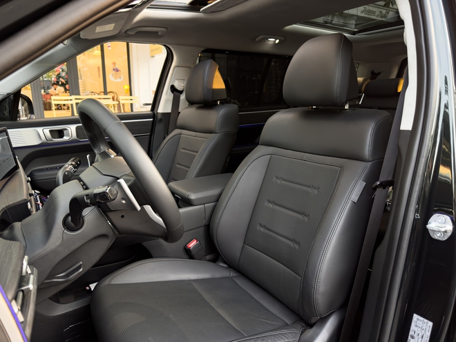 Bỏ 1,5 tỷ mua Hyundai Santa Fe Hybrid và những điều cần biết: Bớt bồng bềnh nhưng đừng kỳ vọng quá nhiều về tiết kiệm nhiên liệu- Ảnh 7. Bỏ 1,5 tỷ mua Hyundai Santa Fe Hybrid và những điều cần biết: Bớt bồng bềnh nhưng đừng kỳ vọng quá nhiều về tiết kiệm nhiên liệu- Ảnh 7.