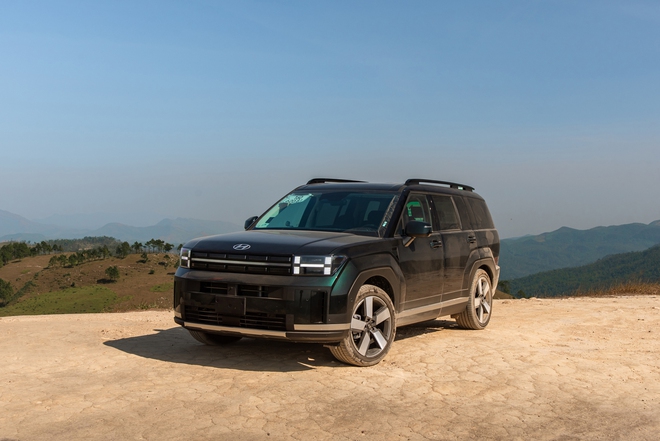 Bỏ 1,5 tỷ mua Hyundai Santa Fe Hybrid và những điều cần biết: Bớt bồng bềnh nhưng đừng kỳ vọng quá nhiều về tiết kiệm nhiên liệu- Ảnh 1. Bỏ 1,5 tỷ mua Hyundai Santa Fe Hybrid và những điều cần biết: Bớt bồng bềnh nhưng đừng kỳ vọng quá nhiều về tiết kiệm nhiên liệu- Ảnh 1.