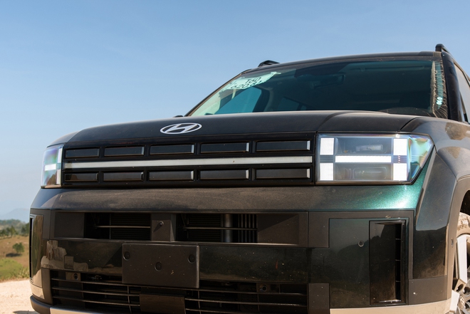 Bỏ 1,5 tỷ mua Hyundai Santa Fe Hybrid và những điều cần biết: Bớt bồng bềnh nhưng đừng kỳ vọng quá nhiều về tiết kiệm nhiên liệu- Ảnh 3. Bỏ 1,5 tỷ mua Hyundai Santa Fe Hybrid và những điều cần biết: Bớt bồng bềnh nhưng đừng kỳ vọng quá nhiều về tiết kiệm nhiên liệu- Ảnh 3.