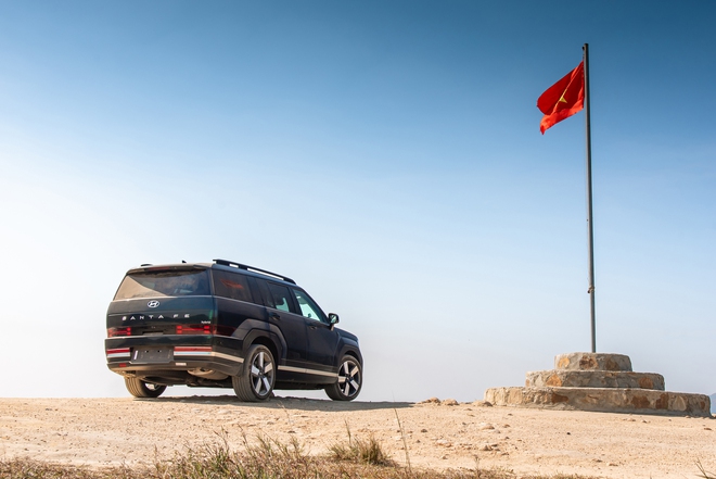 Bỏ 1,5 tỷ mua Hyundai Santa Fe Hybrid và những điều cần biết: Bớt bồng bềnh nhưng đừng kỳ vọng quá nhiều về tiết kiệm nhiên liệu- Ảnh 20. Bỏ 1,5 tỷ mua Hyundai Santa Fe Hybrid và những điều cần biết: Bớt bồng bềnh nhưng đừng kỳ vọng quá nhiều về tiết kiệm nhiên liệu- Ảnh 20.