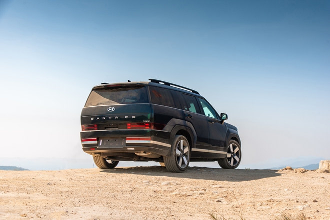 Bỏ 1,5 tỷ mua Hyundai Santa Fe Hybrid và những điều cần biết: Bớt bồng bềnh nhưng đừng kỳ vọng quá nhiều về tiết kiệm nhiên liệu- Ảnh 2. Bỏ 1,5 tỷ mua Hyundai Santa Fe Hybrid và những điều cần biết: Bớt bồng bềnh nhưng đừng kỳ vọng quá nhiều về tiết kiệm nhiên liệu- Ảnh 2.