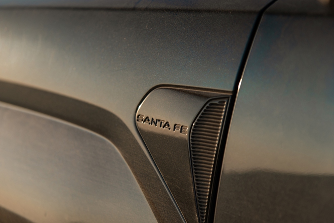 Bỏ 1,5 tỷ mua Hyundai Santa Fe Hybrid và những điều cần biết: Bớt bồng bềnh nhưng đừng kỳ vọng quá nhiều về tiết kiệm nhiên liệu- Ảnh 23. Bỏ 1,5 tỷ mua Hyundai Santa Fe Hybrid và những điều cần biết: Bớt bồng bềnh nhưng đừng kỳ vọng quá nhiều về tiết kiệm nhiên liệu- Ảnh 23.