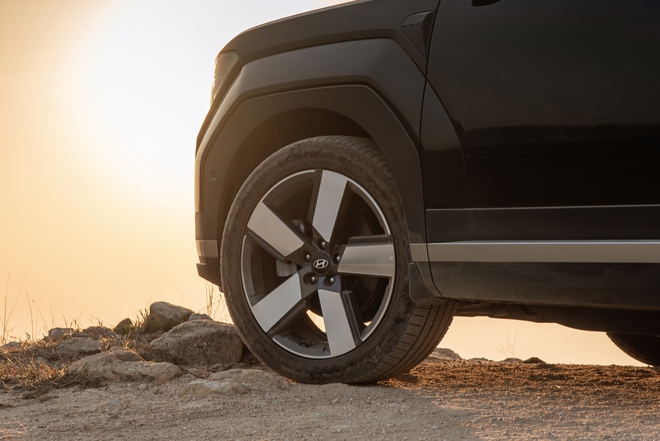 Bỏ 1,5 tỷ mua Hyundai Santa Fe Hybrid và những điều cần biết: Bớt bồng bềnh nhưng đừng kỳ vọng quá nhiều về tiết kiệm nhiên liệu- Ảnh 4. Bỏ 1,5 tỷ mua Hyundai Santa Fe Hybrid và những điều cần biết: Bớt bồng bềnh nhưng đừng kỳ vọng quá nhiều về tiết kiệm nhiên liệu- Ảnh 4.