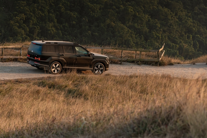 Bỏ 1,5 tỷ mua Hyundai Santa Fe Hybrid và những điều cần biết: Bớt bồng bềnh nhưng đừng kỳ vọng quá nhiều về tiết kiệm nhiên liệu- Ảnh 25. Bỏ 1,5 tỷ mua Hyundai Santa Fe Hybrid và những điều cần biết: Bớt bồng bềnh nhưng đừng kỳ vọng quá nhiều về tiết kiệm nhiên liệu- Ảnh 25.