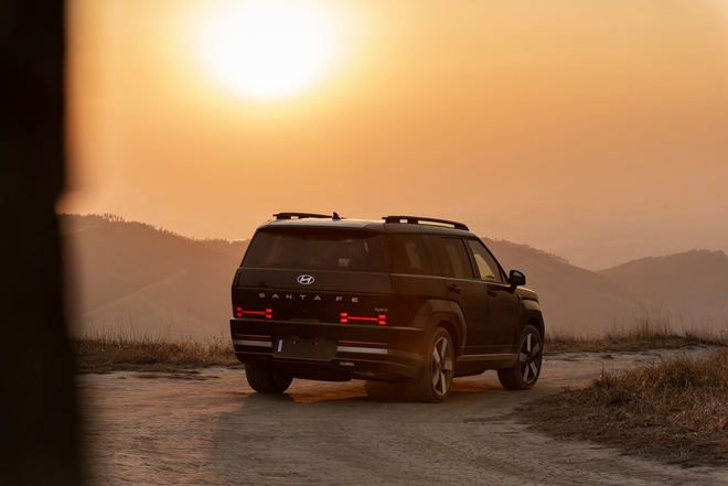 Bỏ 1,5 tỷ mua Hyundai Santa Fe Hybrid và những điều cần biết: Bớt bồng bềnh nhưng đừng kỳ vọng quá nhiều về tiết kiệm nhiên liệu- Ảnh 26. Bỏ 1,5 tỷ mua Hyundai Santa Fe Hybrid và những điều cần biết: Bớt bồng bềnh nhưng đừng kỳ vọng quá nhiều về tiết kiệm nhiên liệu- Ảnh 26.