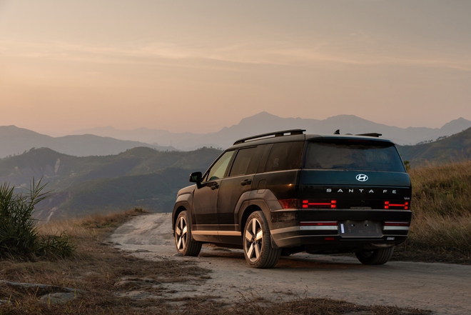 Bỏ 1,5 tỷ mua Hyundai Santa Fe Hybrid và những điều cần biết: Bớt bồng bềnh nhưng đừng kỳ vọng quá nhiều về tiết kiệm nhiên liệu- Ảnh 27. Bỏ 1,5 tỷ mua Hyundai Santa Fe Hybrid và những điều cần biết: Bớt bồng bềnh nhưng đừng kỳ vọng quá nhiều về tiết kiệm nhiên liệu- Ảnh 27.