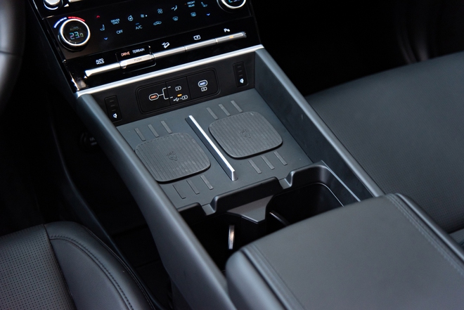 Bỏ 1,5 tỷ mua Hyundai Santa Fe Hybrid và những điều cần biết: Bớt bồng bềnh nhưng đừng kỳ vọng quá nhiều về tiết kiệm nhiên liệu- Ảnh 33. Bỏ 1,5 tỷ mua Hyundai Santa Fe Hybrid và những điều cần biết: Bớt bồng bềnh nhưng đừng kỳ vọng quá nhiều về tiết kiệm nhiên liệu- Ảnh 33.