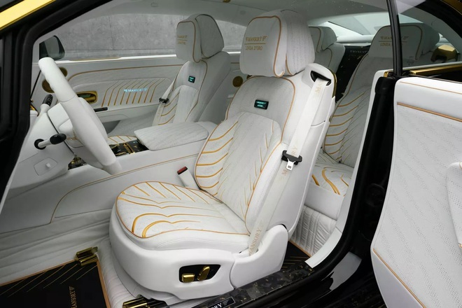 Rolls-Royce Spectre bản độ &lsquo;d&aacute;t v&agrave;ng&rsquo; n&agrave;y c&oacute; hẳn loa ngo&agrave;i ph&aacute;t &acirc;m thanh khi di chuyển g&acirc;y tranh c&atilde;i- Ảnh 10.