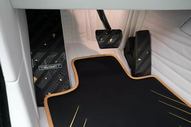 Rolls-Royce Spectre bản độ &lsquo;d&aacute;t v&agrave;ng&rsquo; n&agrave;y c&oacute; hẳn loa ngo&agrave;i ph&aacute;t &acirc;m thanh khi di chuyển g&acirc;y tranh c&atilde;i- Ảnh 12.