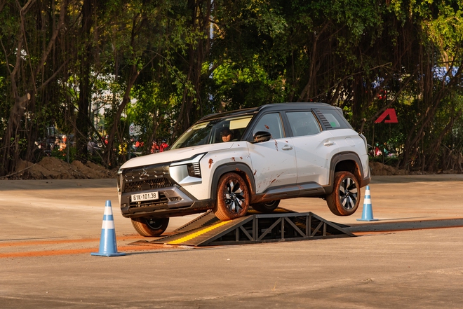 Cầm lái Mitsubishi Destinator: 6 bài sa hình ‘khét lẹt’ này biết luôn xe cầu trước 1.5L 7 chỗ thật sự sẽ thế nào!- Ảnh 30.