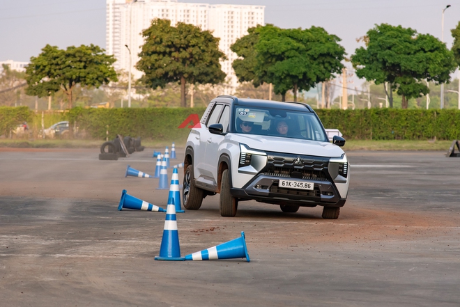 Cầm lái Mitsubishi Destinator: 6 bài sa hình ‘khét lẹt’ này biết luôn xe cầu trước 1.5L 7 chỗ thật sự sẽ thế nào!- Ảnh 25.