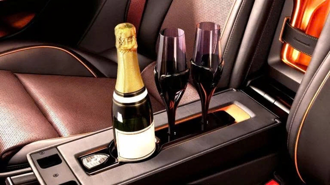 Ngắm chiếc Porsche Panamera độc bản được sản xuất riêng cho một khách hàng- Ảnh 5. Ngắm chiếc Porsche Panamera độc bản được sản xuất riêng cho một khách hàng- Ảnh 5.