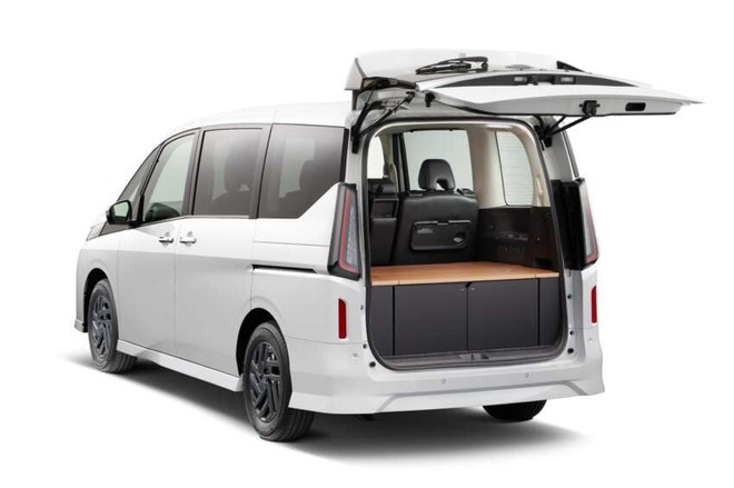 Nissan Serena - MPV to gần bằng Alphard c&oacute; bản n&acirc;ng cấp mới với thiết kế trau chuốt hơn, gi&aacute; quy đổi từ 470 triệu đồng- Ảnh 5.