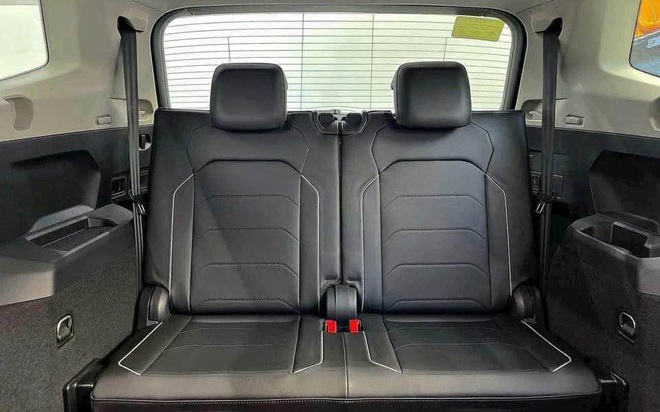 VW Tiguan Allspace &lsquo;xả kho&rsquo; gi&aacute; gần 1,5 tỷ đồng tại đại l&yacute;: Chỉ c&ograve;n bản &lsquo;base&rsquo; với số lượng &iacute;t, c&oacute; thể dọn đường đ&oacute;n mẫu mới thay thế- Ảnh 9.