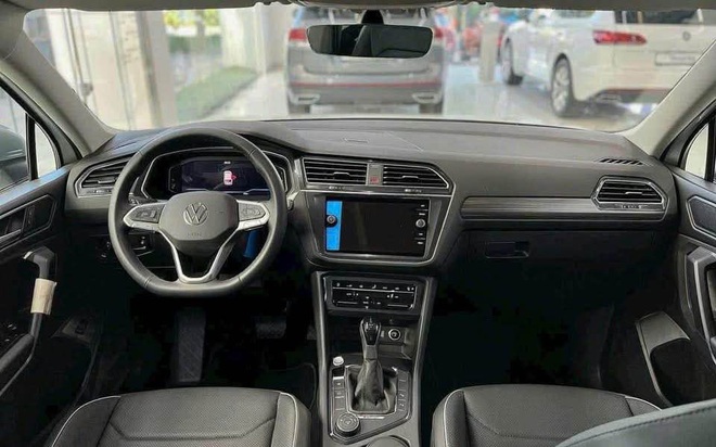 VW Tiguan Allspace &lsquo;xả kho&rsquo; gi&aacute; gần 1,5 tỷ đồng tại đại l&yacute;: Chỉ c&ograve;n bản &lsquo;base&rsquo; với số lượng &iacute;t, c&oacute; thể dọn đường đ&oacute;n mẫu mới thay thế- Ảnh 7.