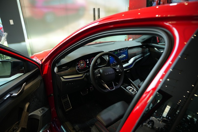 Skoda Octavia RS chốt gi&aacute; 1,608 tỷ đồng tại Việt Nam: Rẻ hơn WRX, c&oacute; ADAS, treo th&iacute;ch ứng c&ugrave;ng nhiều &lsquo;đồ chơi&rsquo; khủng cho d&acirc;n m&ecirc; l&aacute;i- Ảnh 9.