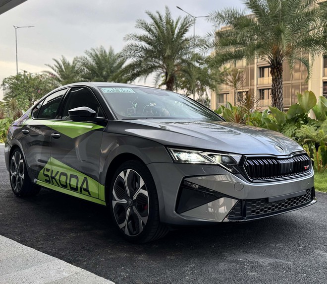 Skoda Octavia RS chốt gi&aacute; 1,608 tỷ đồng tại Việt Nam: Rẻ hơn WRX, c&oacute; ADAS, treo th&iacute;ch ứng c&ugrave;ng nhiều &lsquo;đồ chơi&rsquo; khủng cho d&acirc;n m&ecirc; l&aacute;i- Ảnh 4.