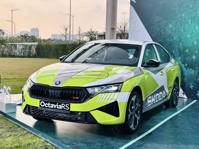 Skoda Octavia RS chốt gi&aacute; 1,608 tỷ đồng tại Việt Nam: Rẻ hơn WRX, c&oacute; ADAS, treo th&iacute;ch ứng c&ugrave;ng nhiều &lsquo;đồ chơi&rsquo; khủng cho d&acirc;n m&ecirc; l&aacute;i- Ảnh 3.