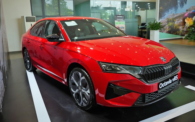 Cùng giá hơn 1,6 tỷ đồng chọn Skoda Octavia RS hay lấy BMW 320i cho người thích lái, bảng này sẽ giúp bạn dễ lựa chọn hơn- Ảnh 3. Cùng giá hơn 1,6 tỷ đồng chọn Skoda Octavia RS hay lấy BMW 320i cho người thích lái, bảng này sẽ giúp bạn dễ lựa chọn hơn- Ảnh 3.