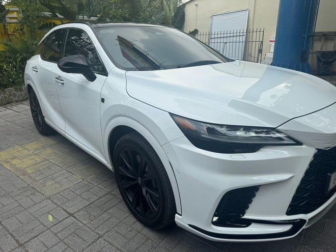 Giữ gi&aacute; như Lexus: RX 500h đi hơn 9.000km b&aacute;n lại gần bằng gi&aacute; lăn b&aacute;nh xe mới, c&ograve;n nguy&ecirc;n bảo h&agrave;nh ch&iacute;nh h&atilde;ng- Ảnh 3.