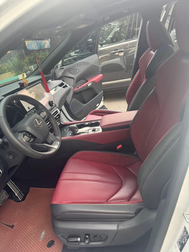 Giữ gi&aacute; như Lexus: RX 500h đi hơn 9.000km b&aacute;n lại gần bằng gi&aacute; lăn b&aacute;nh xe mới, c&ograve;n nguy&ecirc;n bảo h&agrave;nh ch&iacute;nh h&atilde;ng- Ảnh 7.