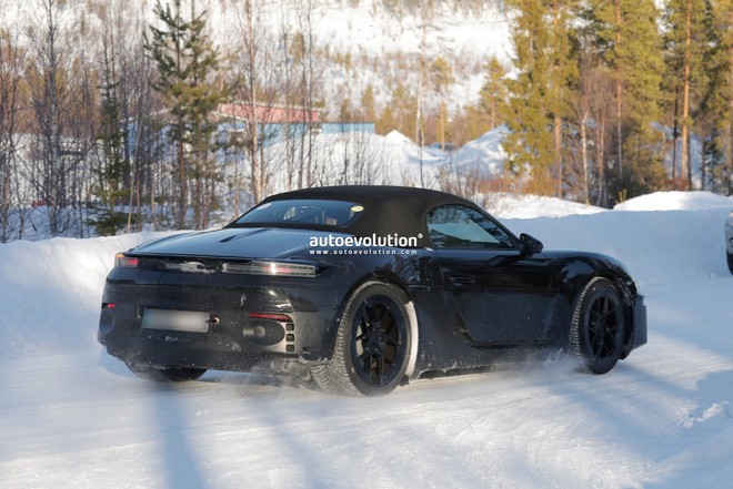 Porsche Boxster thuần điện xuất hiện trên đường thử: Vị trí đặt cổng sạc cực lạ, viên pin bố trí sau lưng ghế ngồi- Ảnh 6. Porsche Boxster thuần điện xuất hiện trên đường thử: Vị trí đặt cổng sạc cực lạ, viên pin bố trí sau lưng ghế ngồi- Ảnh 6.