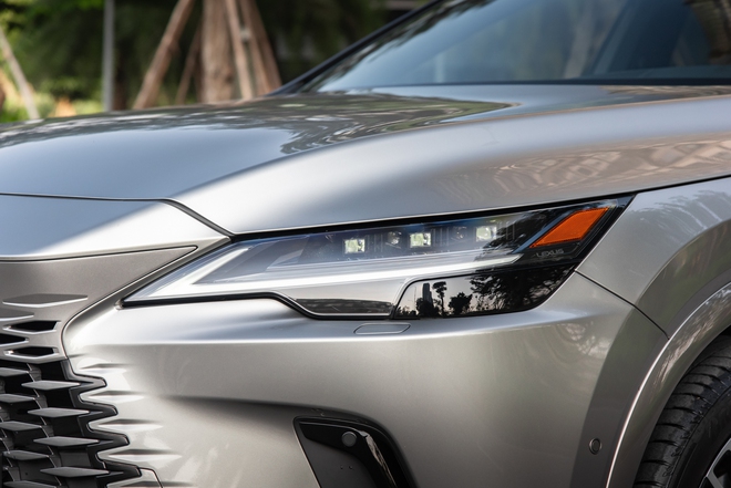 Quyết mua bằng được Lexus RX 350h, chủ doanh nghiệp trẻ tại L&acirc;m Đồng chia sẻ: &lsquo;M&igrave;nh cần bước xuống xe sau h&agrave;ng trăm km m&agrave; kh&ocirc;ng thấy mệt&rsquo;- Ảnh 8.