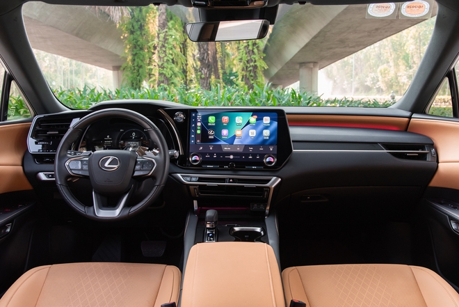 Quyết mua bằng được Lexus RX 350h, chủ doanh nghiệp trẻ tại L&acirc;m Đồng chia sẻ: &lsquo;M&igrave;nh cần bước xuống xe sau h&agrave;ng trăm km m&agrave; kh&ocirc;ng thấy mệt&rsquo;- Ảnh 17.