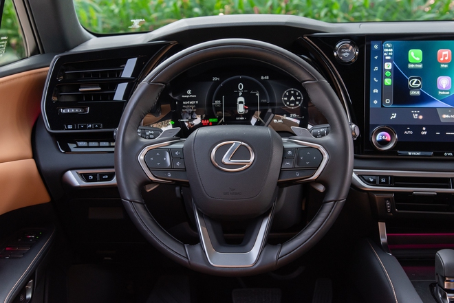 Quyết mua bằng được Lexus RX 350h, chủ doanh nghiệp trẻ tại L&acirc;m Đồng chia sẻ: &lsquo;M&igrave;nh cần bước xuống xe sau h&agrave;ng trăm km m&agrave; kh&ocirc;ng thấy mệt&rsquo;- Ảnh 18.