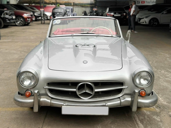 Hàng hiếm Mercedes-Benz 190 SL giá 13 tỷ đồng lên sàn: ‘Món đồ chơi’ cùng gu với ông Đặng Lê Nguyên Vũ, cả Việt Nam chỉ có vài chiếc- Ảnh 5. Hàng hiếm Mercedes-Benz 190 SL giá 13 tỷ đồng lên sàn: ‘Món đồ chơi’ cùng gu với ông Đặng Lê Nguyên Vũ, cả Việt Nam chỉ có vài chiếc- Ảnh 5.