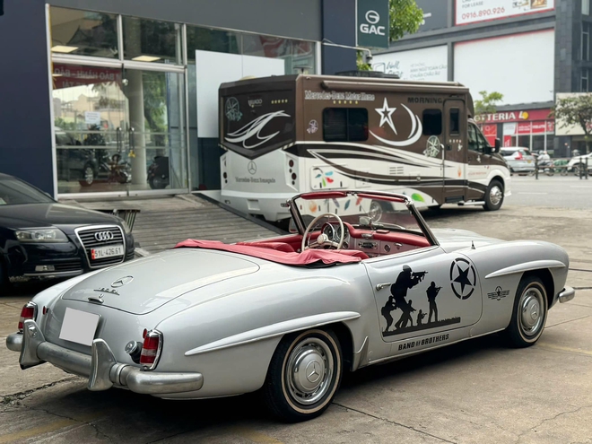 Hàng hiếm Mercedes-Benz 190 SL giá 13 tỷ đồng lên sàn: ‘Món đồ chơi’ cùng gu với ông Đặng Lê Nguyên Vũ, cả Việt Nam chỉ có vài chiếc- Ảnh 6. Hàng hiếm Mercedes-Benz 190 SL giá 13 tỷ đồng lên sàn: ‘Món đồ chơi’ cùng gu với ông Đặng Lê Nguyên Vũ, cả Việt Nam chỉ có vài chiếc- Ảnh 6.