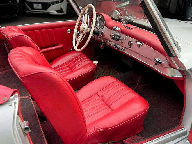 Hàng hiếm Mercedes-Benz 190 SL giá 13 tỷ đồng lên sàn: ‘Món đồ chơi’ cùng gu với ông Đặng Lê Nguyên Vũ, cả Việt Nam chỉ có vài chiếc- Ảnh 9. Hàng hiếm Mercedes-Benz 190 SL giá 13 tỷ đồng lên sàn: ‘Món đồ chơi’ cùng gu với ông Đặng Lê Nguyên Vũ, cả Việt Nam chỉ có vài chiếc- Ảnh 9.