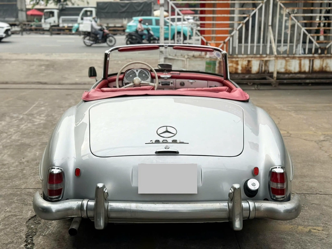 Hàng hiếm Mercedes-Benz 190 SL giá 13 tỷ đồng lên sàn: ‘Món đồ chơi’ cùng gu với ông Đặng Lê Nguyên Vũ, cả Việt Nam chỉ có vài chiếc- Ảnh 7. Hàng hiếm Mercedes-Benz 190 SL giá 13 tỷ đồng lên sàn: ‘Món đồ chơi’ cùng gu với ông Đặng Lê Nguyên Vũ, cả Việt Nam chỉ có vài chiếc- Ảnh 7.