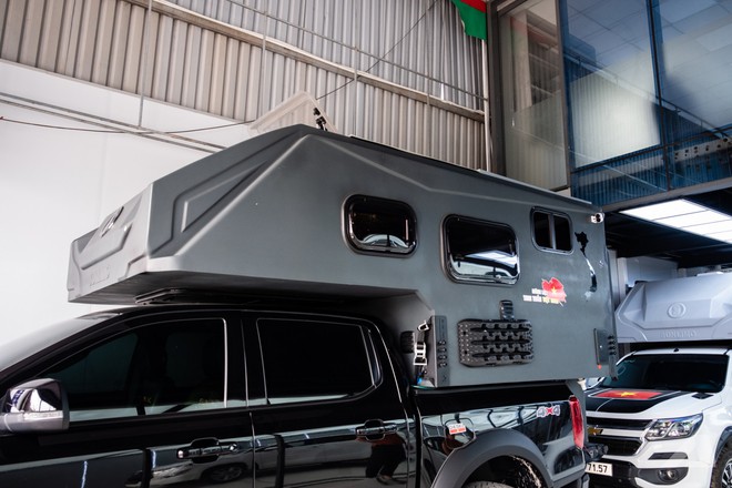 Thợ Việt l&agrave;m nh&agrave; mini cho b&aacute;n tải: Gi&aacute; tới hơn 650 triệu đồng, c&oacute; bếp, nh&agrave; vệ sinh, quầy rượu sang xịn, chủ xe tự th&aacute;o lắp được- Ảnh 5.