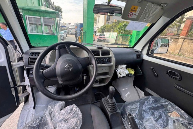 Ảnh thực tế 'Su c&oacute;c' mới gi&aacute; 310 triệu đồng tại Việt Nam: Nhiều trang bị an to&agrave;n, nhỏ hơn EC Van nhưng c&oacute; cửa l&ugrave;a, chạy 500km/b&igrave;nh xăng- Ảnh 7.