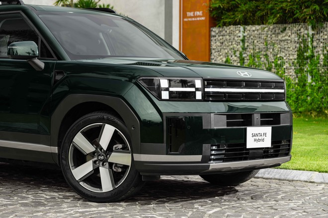 Hyundai Santa Fe Hybrid ra mắt Việt Nam: 1,369 tỷ, 'ăn' xăng 6L/100km, option gây tranh cãi ở điểm này- Ảnh 8. Hyundai Santa Fe Hybrid ra mắt Việt Nam: 1,369 tỷ, 'ăn' xăng 6L/100km, option gây tranh cãi ở điểm này- Ảnh 8.