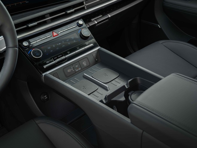 Hyundai Santa Fe Hybrid ra mắt Việt Nam: 1,369 tỷ, 'ăn' xăng 6L/100km, option gây tranh cãi ở điểm này- Ảnh 15. Hyundai Santa Fe Hybrid ra mắt Việt Nam: 1,369 tỷ, 'ăn' xăng 6L/100km, option gây tranh cãi ở điểm này- Ảnh 15.