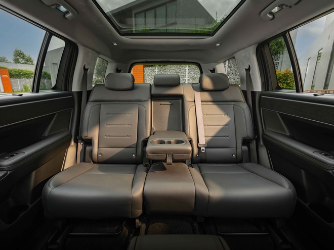 Hyundai Santa Fe Hybrid ra mắt Việt Nam: 1,369 tỷ, 'ăn' xăng 6L/100km, option gây tranh cãi ở điểm này- Ảnh 16. Hyundai Santa Fe Hybrid ra mắt Việt Nam: 1,369 tỷ, 'ăn' xăng 6L/100km, option gây tranh cãi ở điểm này- Ảnh 16.