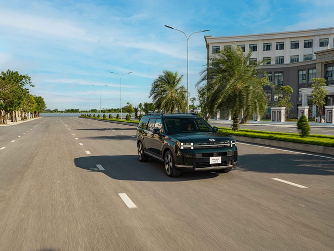 Hyundai Santa Fe Hybrid ra mắt Việt Nam: 1,369 tỷ, 'ăn' xăng 6L/100km, option gây tranh cãi ở điểm này- Ảnh 11. Hyundai Santa Fe Hybrid ra mắt Việt Nam: 1,369 tỷ, 'ăn' xăng 6L/100km, option gây tranh cãi ở điểm này- Ảnh 11.