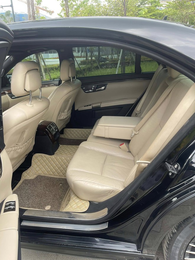 Mercedes-Benz S 350 bán rẻ ngang VF 3, người bán rao 'xe đi Tết, mua mới mất vài tỷ, chỉ đổ xăng là chạy'- Ảnh 5. Mercedes-Benz S 350 bán rẻ ngang VF 3, người bán rao 'xe đi Tết, mua mới mất vài tỷ, chỉ đổ xăng là chạy'- Ảnh 5.