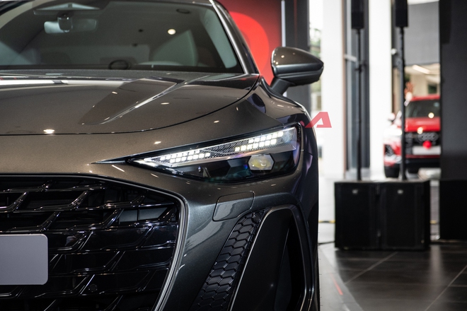 Audi A6 thế hệ mới ra mắt Việt Nam: Giá 2,799 tỷ, nhập Đức nhưng rẻ hơn E-Class và 5-Series bản 'full', đủ ADAS, 3 màn hình nội thất- Ảnh 8.