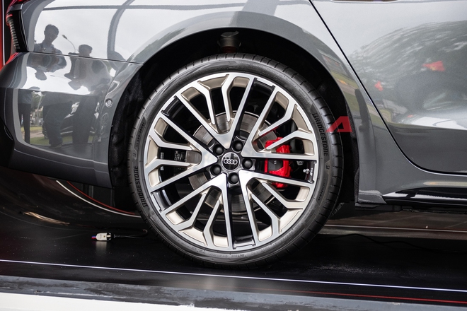 Audi A6 thế hệ mới ra mắt Việt Nam: Giá 2,799 tỷ, nhập Đức nhưng rẻ hơn E-Class và 5-Series bản 'full', đủ ADAS, 3 màn hình nội thất- Ảnh 11.
