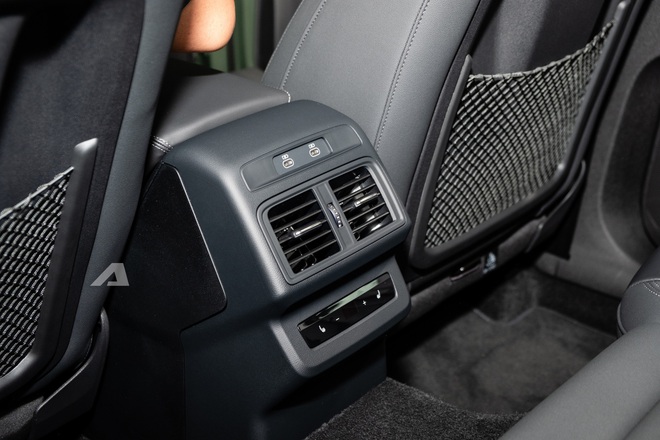 Audi Q5 thế hệ mới lần đầu lộ diện tại Việt Nam: Xác nhận ra mắt năm sau, nội thất 3 màn hình, bỏ ngỏ có phiên bản hybrid- Ảnh 21. Audi Q5 thế hệ mới lần đầu lộ diện tại Việt Nam: Xác nhận ra mắt năm sau, nội thất 3 màn hình, bỏ ngỏ có phiên bản hybrid- Ảnh 21.