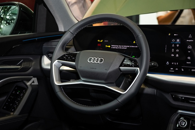 Audi Q5 thế hệ mới lần đầu lộ diện tại Việt Nam: Xác nhận ra mắt năm sau, nội thất 3 màn hình, bỏ ngỏ có phiên bản hybrid- Ảnh 17. Audi Q5 thế hệ mới lần đầu lộ diện tại Việt Nam: Xác nhận ra mắt năm sau, nội thất 3 màn hình, bỏ ngỏ có phiên bản hybrid- Ảnh 17.