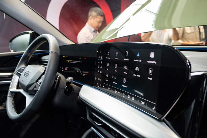 Audi Q5 thế hệ mới lần đầu lộ diện tại Việt Nam: Xác nhận ra mắt năm sau, nội thất 3 màn hình, bỏ ngỏ có phiên bản hybrid- Ảnh 16. Audi Q5 thế hệ mới lần đầu lộ diện tại Việt Nam: Xác nhận ra mắt năm sau, nội thất 3 màn hình, bỏ ngỏ có phiên bản hybrid- Ảnh 16.